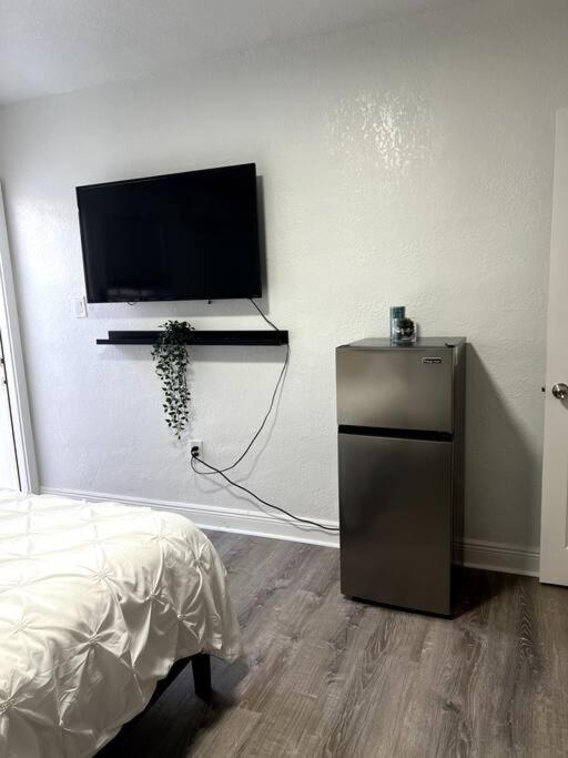 Nice And Cozy Guest House Miami Exterior photo